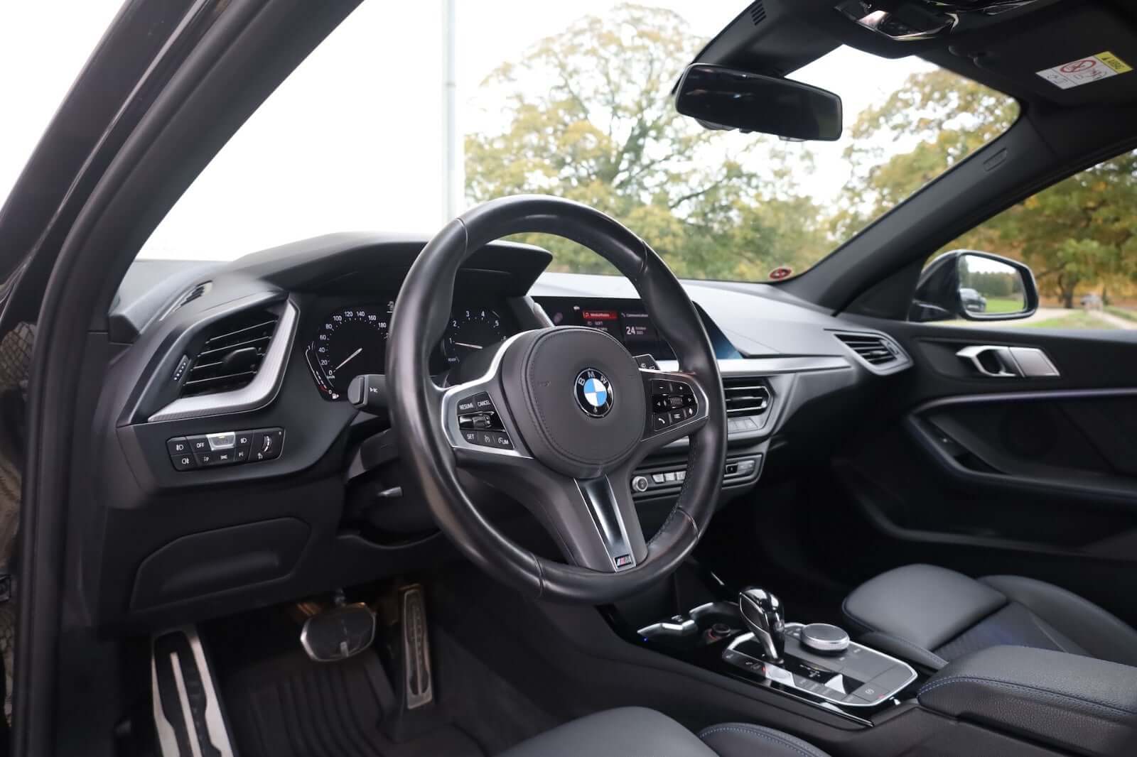 BMW-118i-011